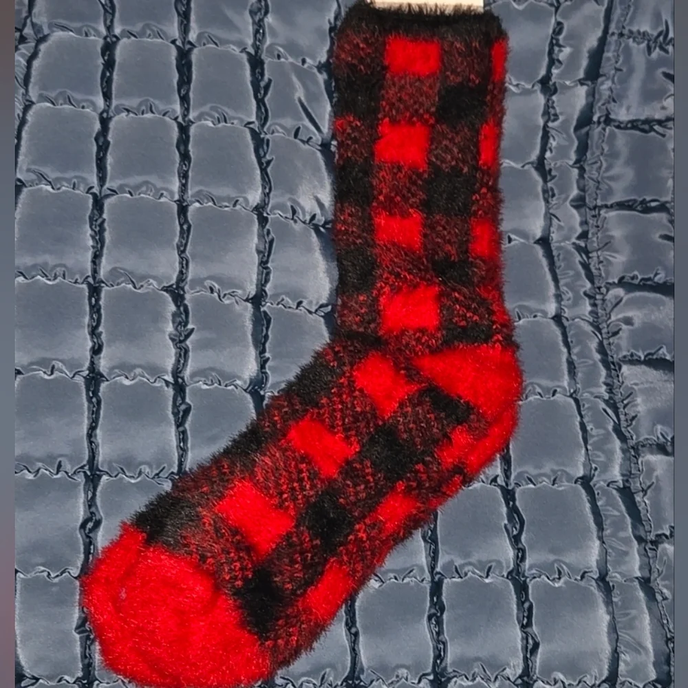 NWT American Eagle Red and Black Plaid Fuzzy Crew Socks One Pair One Size